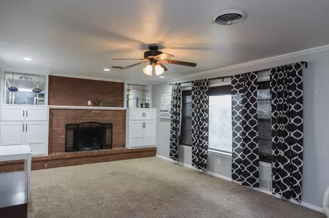 Living - 904 Itasca St, Plainview, TX 79072 photo 3 of 5