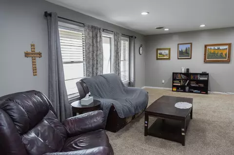 Living - 904 Itasca St, Plainview, TX 79072 photo 1 of 5