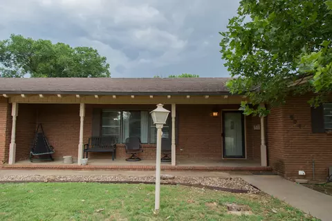 Exterior - 904 Itasca St, Plainview, TX 79072 photo 4 of 12