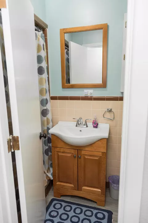 Bath - 904 Itasca St, Plainview, TX 79072 photo 8 of 9