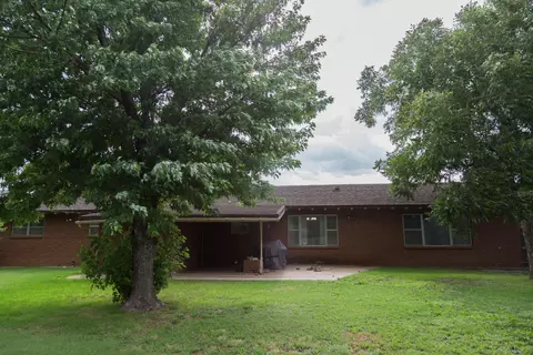 Exterior - 904 Itasca St, Plainview, TX 79072 photo 9 of 12