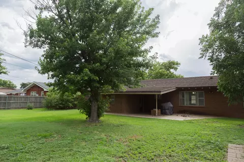 Exterior - 904 Itasca St, Plainview, TX 79072 photo 8 of 12