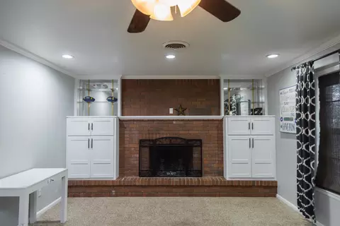 Living - 904 Itasca St, Plainview, TX 79072 photo 4 of 5