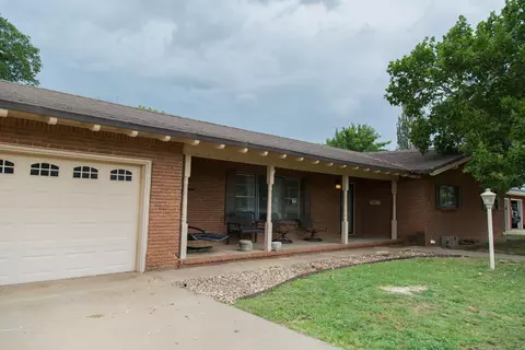 Exterior - 904 Itasca St, Plainview, TX 79072 photo 3 of 12