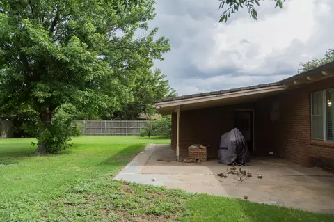 Exterior - 904 Itasca St, Plainview, TX 79072 photo 5 of 12