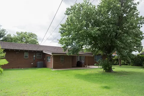 Exterior - 904 Itasca St, Plainview, TX 79072 photo 10 of 12