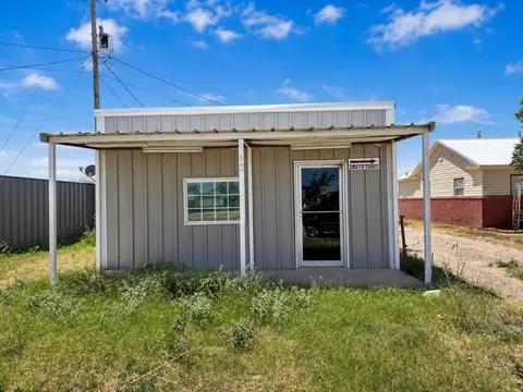 502 N College Ave, Levelland, TX 79336