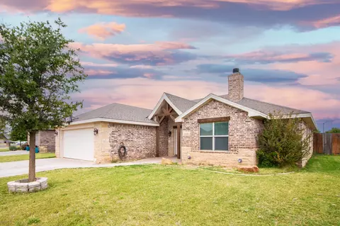 706 N 6th St, Wolfforth, TX 79382