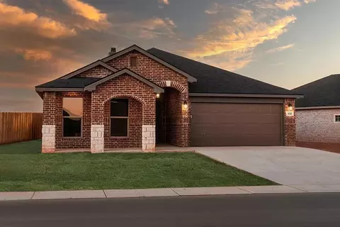 620 E 16th St, Wolfforth, TX 79382