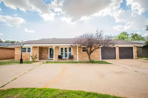 2006 Tech Dr, Levelland, TX 79336