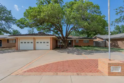 810 8th St, Wolfforth, TX 79382