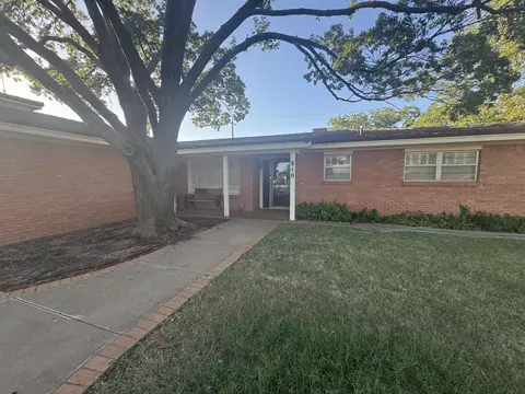 810 8th St, Wolfforth, TX 79382