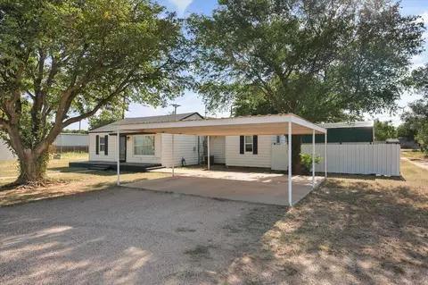 107 Stadium Dr, New Home, TX 79381