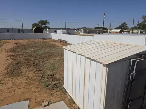 Exterior - 609 Rackler St, Smyer, TX 79367 photo 1 of 3