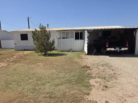 Exterior - 609 Rackler St, Smyer, TX 79367 photo 3 of 3