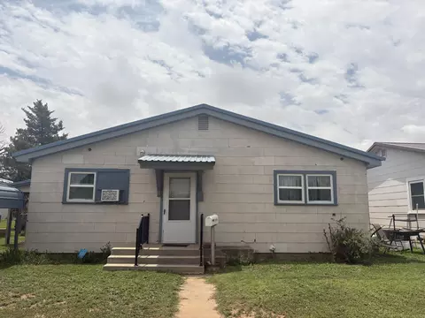 1614 Lee St, Levelland, TX 79336