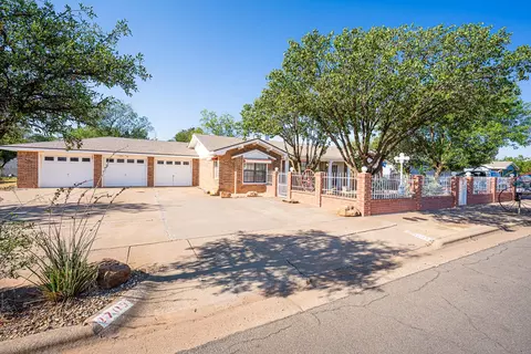 2709 Baylor St, Lubbock, TX 79415