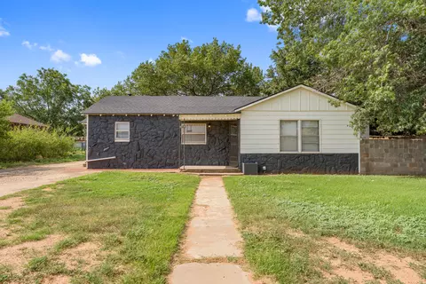 2219 N 5th St, Tahoka, TX 79373