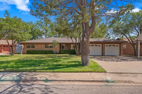 206 Redwood Ln, Levelland, TX 79336