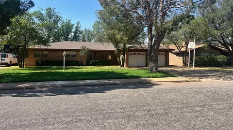 206 Redwood Ln, Levelland, TX 79336