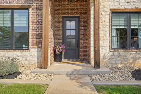 620 N 9th St, Wolfforth, TX 79382