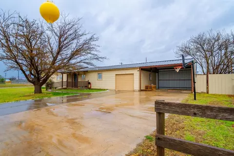 1521 E 1st St, Petersburg, TX 79250