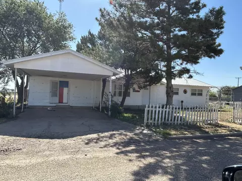 1402 E 5th St, Petersburg, TX 79250