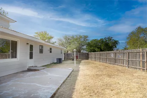 Exterior - 201 Thomas Blvd, Plainview, TX 79072 photo 4 of 5