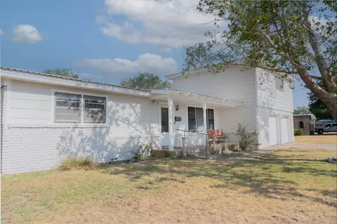 Exterior - 201 Thomas Blvd, Plainview, TX 79072 photo 2 of 5