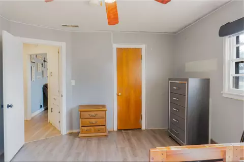 Bedroom - 201 Thomas Blvd, Plainview, TX 79072 photo 3 of 5