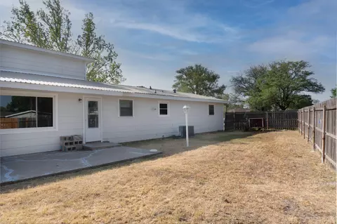 Exterior - 201 Thomas Blvd, Plainview, TX 79072 photo 3 of 5
