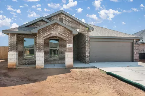 701 E 21st St, Wolfforth, TX 79382