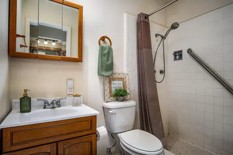 Bath - 325 Apache Trl, Tulia, TX 79088 photo 2 of 2