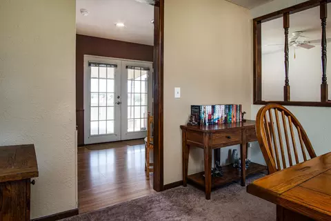 Entry Way - 325 Apache Trl, Tulia, TX 79088 photo 3 of 4