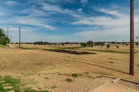 Exterior - 325 Apache Trl, Tulia, TX 79088 photo 7 of 10