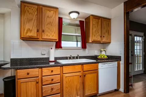 Kitchen - 325 Apache Trl, Tulia, TX 79088 photo 3 of 4