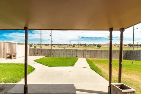 Exterior - 325 Apache Trl, Tulia, TX 79088 photo 4 of 10