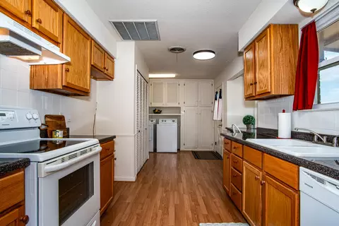 Kitchen - 325 Apache Trl, Tulia, TX 79088 photo 1 of 4