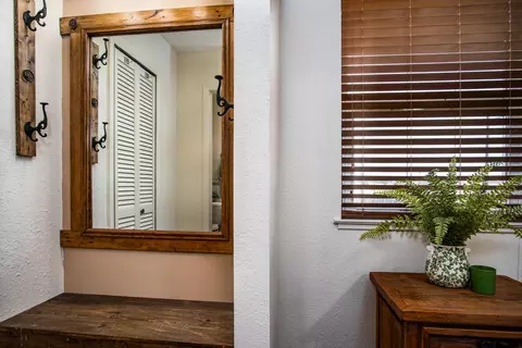 Entry Way - 325 Apache Trl, Tulia, TX 79088 photo 4 of 4