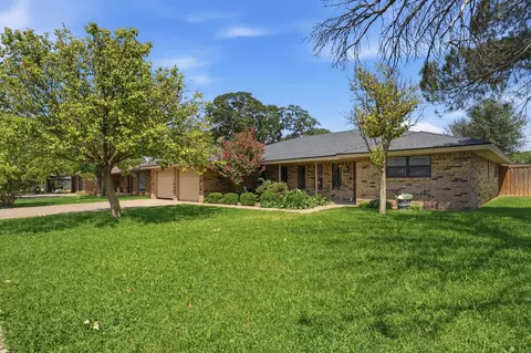2219 S College Ave, Levelland, TX 79336