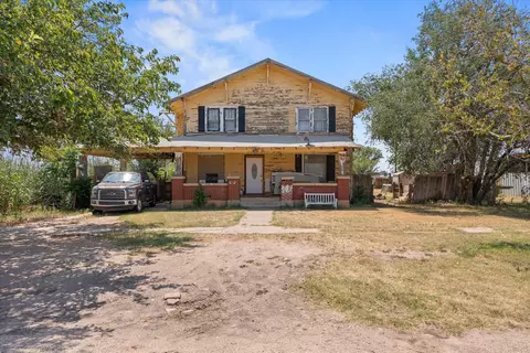 335 N 6th St, Slaton, TX 79364