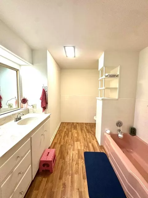 Bath - 1500 W 9th St, Plainview, TX 79072 photo 3 of 3