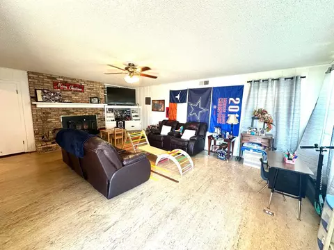 Living - 1500 W 9th St, Plainview, TX 79072 photo 4 of 4