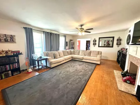 Living - 1500 W 9th St, Plainview, TX 79072 photo 1 of 4