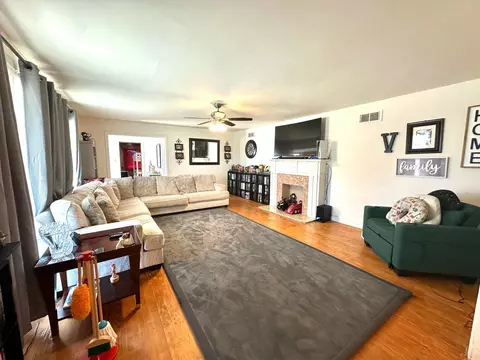 Living - 1500 W 9th St, Plainview, TX 79072 photo 2 of 4