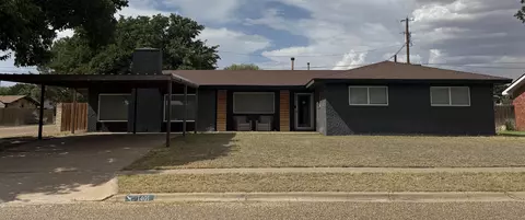 1401 3rd St, Plains, TX 79355