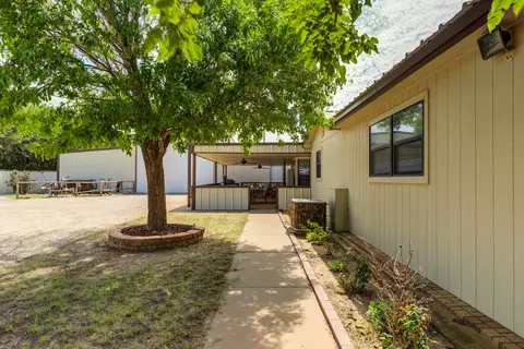 104 W 1st St, Anton, TX 79313