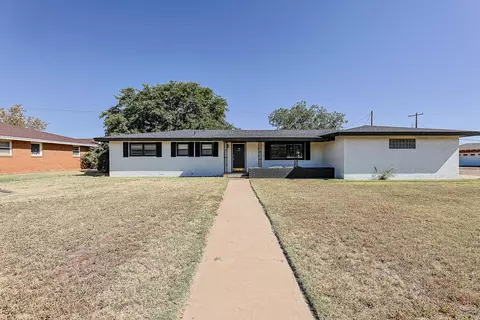 1400 W Crosby St, Slaton, TX 79364