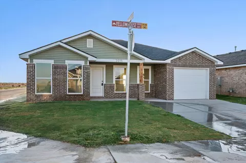 2015 Yellowhouse Ave, Wolfforth, TX 79382