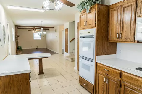 Kitchen - 1408 Ennis St, Plainview, TX 79072 photo 8 of 8
